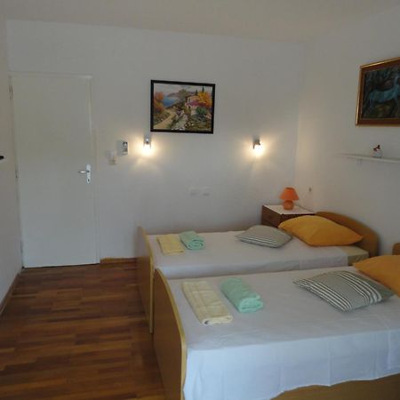 Guesthouse Iva Хвар Экстерьер фото